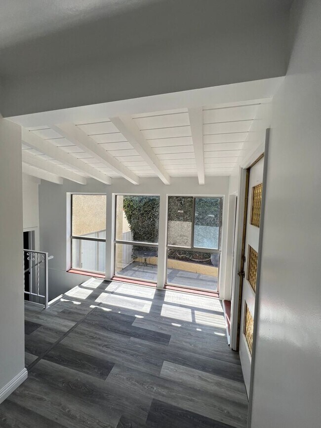 Building Photo - 2609 E Wall St