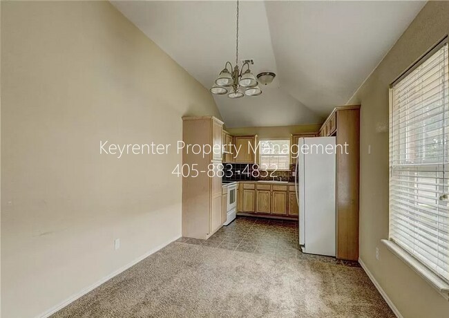 Building Photo - Gorgeous 3 bedroom 2 Bath and 2 Car Home in the Heart of Yukon