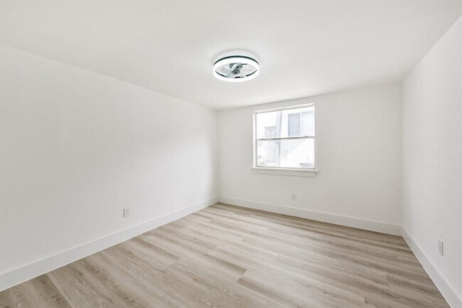 Building Photo - 4605 Norhill Blvd