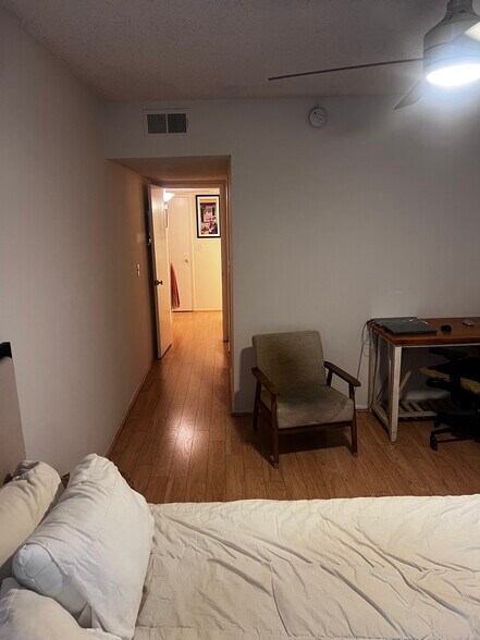 Building Photo - 5870 Green Valley Cir