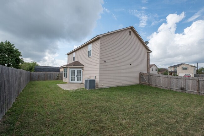 Building Photo - Spacious 4-Bedroom Home in Prime Round Roc...