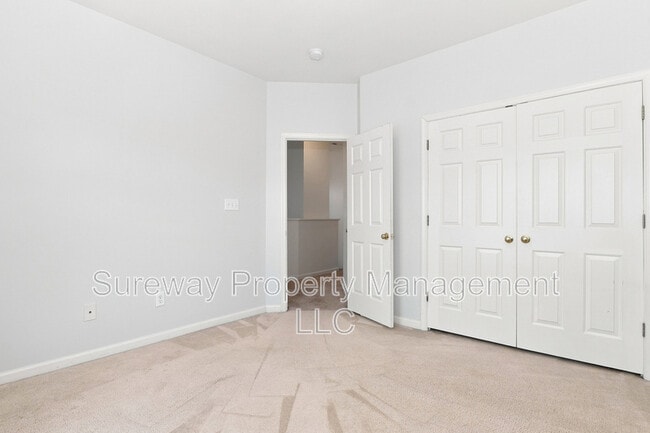 Building Photo - 7 Swan Ct