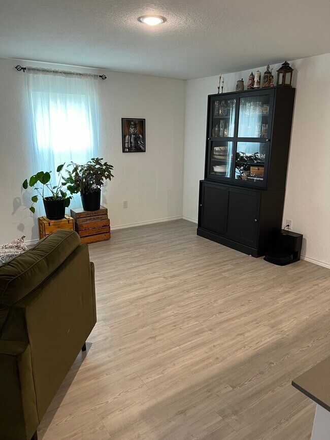 Building Photo - 7211 Green Sapphire