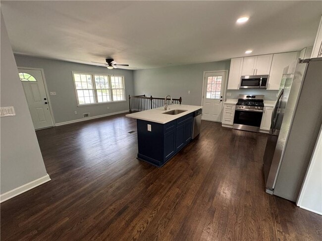 Building Photo - 2647 Warwick Cir NE