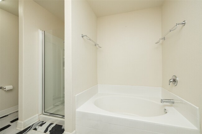 Building Photo - 22526 Threefold Ridge Dr