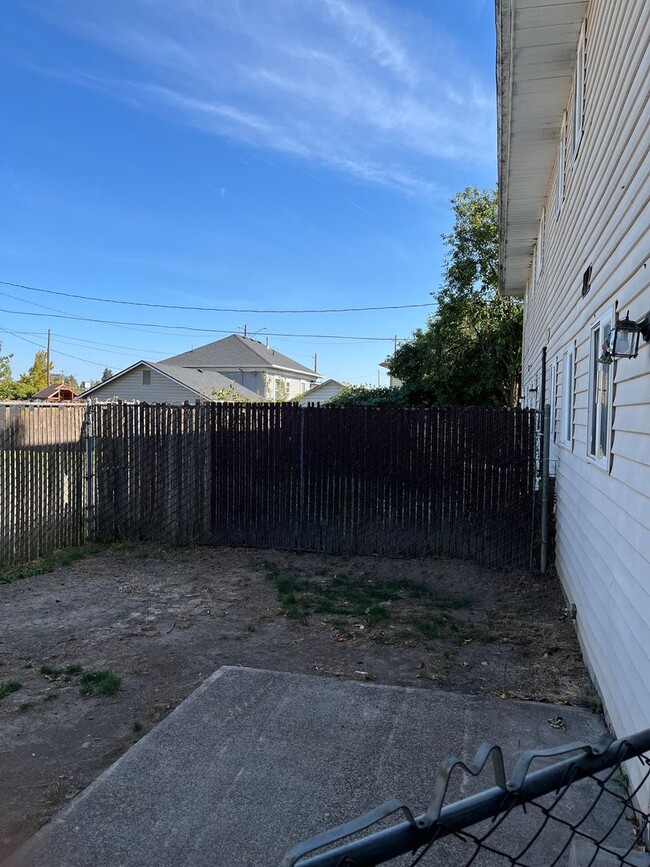 Building Photo - (894) 5th Ave Tri-Plex - 2 Bedroom / 1.5 Bathroom