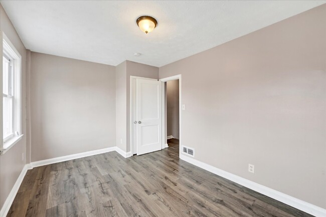 Building Photo - Charming, renovated 2 Bed, 1.5 Bath, rowho...