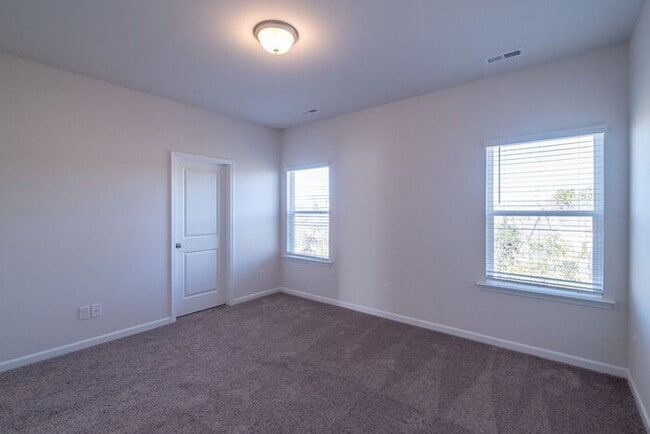 Building Photo - Beautiful Brand New 3 Bedroom 2.5 Bath Townhome in Hickory Glen!