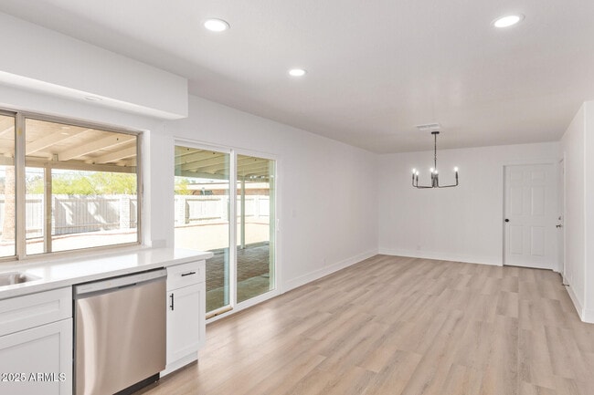 Building Photo - 816 E Saguaro St