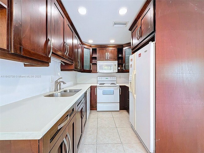 Building Photo - 8911 NW 28th Dr