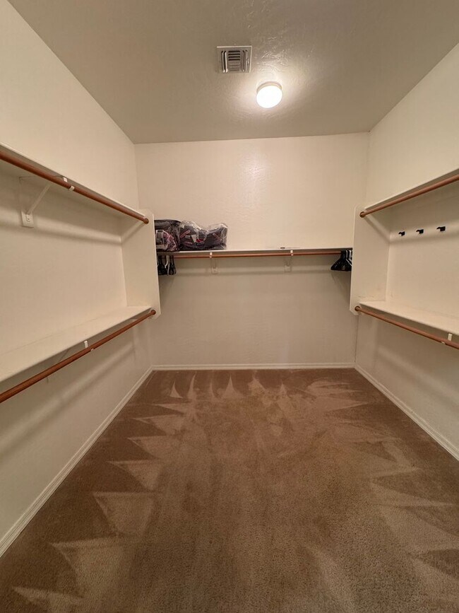 Building Photo - ***1st month's rent 1/2 off** 4BD / 3BA Chandler Home for Rent!