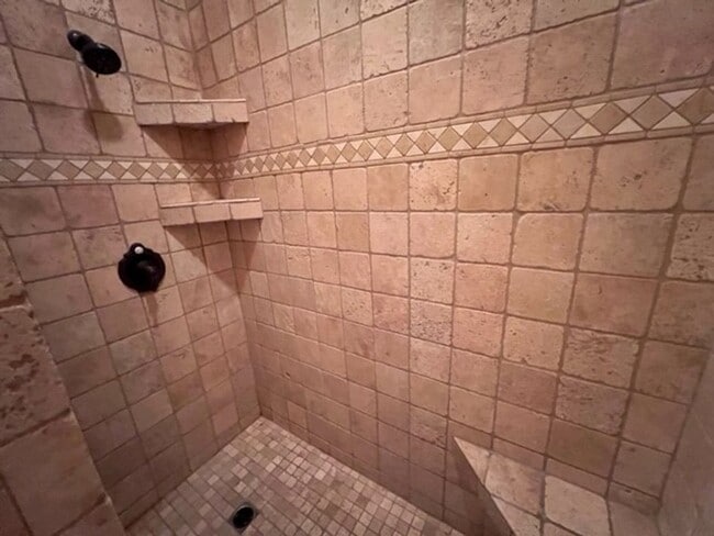 Building Photo - 3BR 2Ba Boat Deep Hightop Garage & Colorado River Views