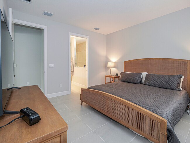 Building Photo - 3842 White Alder Wy