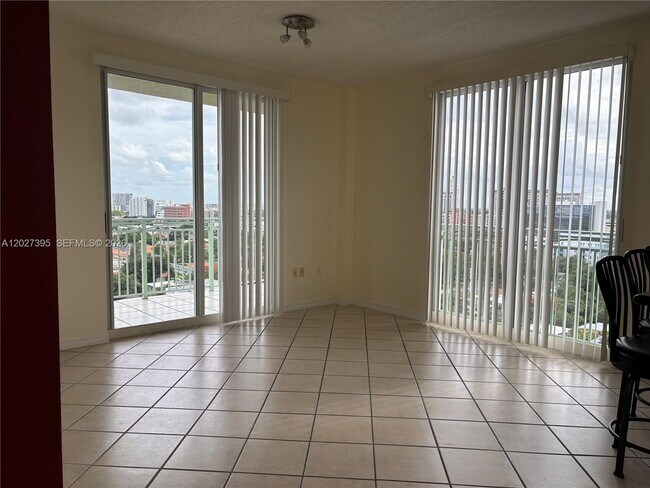 Building Photo - 3500 Coral Wy
