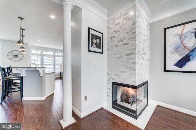 Building Photo - 947 Harrison Cir