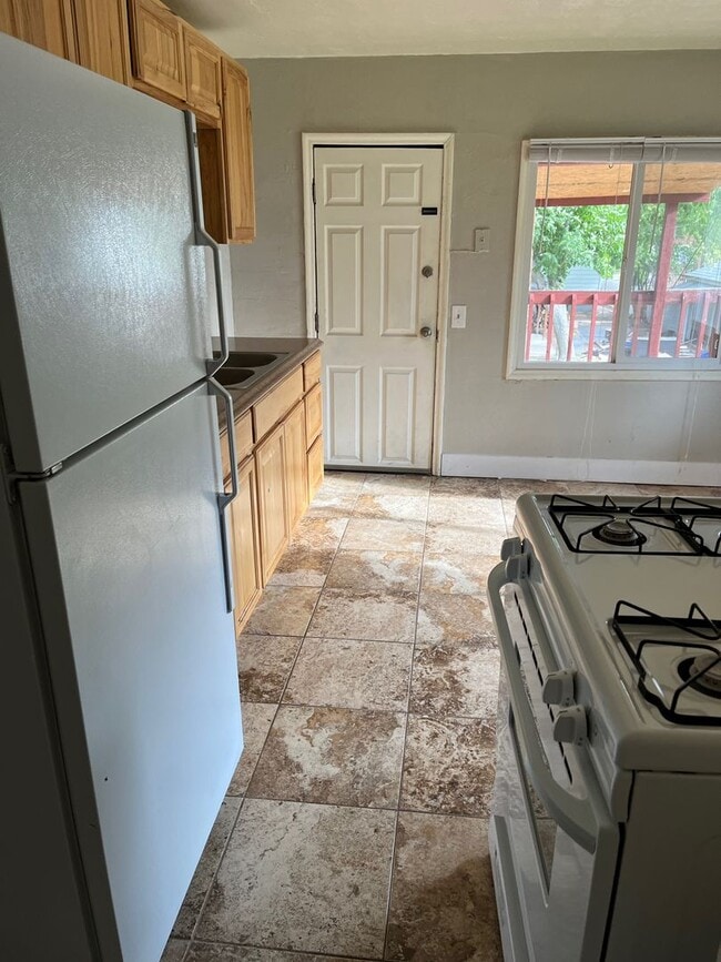 Building Photo - Swan Street Triplex