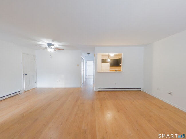 Building Photo - 8 Rose Ln