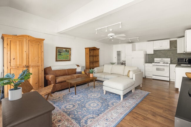 Building Photo - 1116 S La Jolla Ave