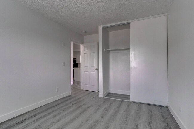 Building Photo - 921 Snug Harbor St