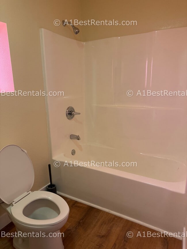 Building Photo - 3205 Sierra St