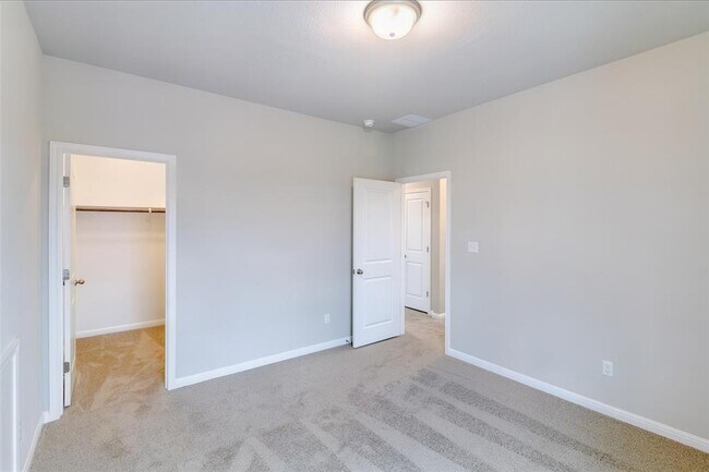 Building Photo - 113 Watercourse Wy