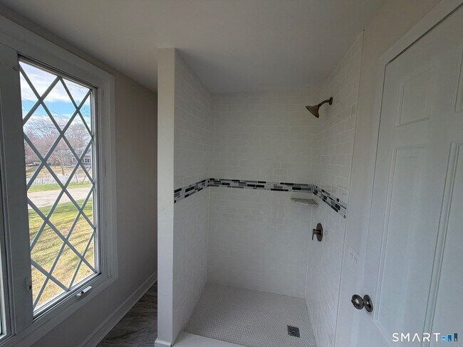 Building Photo - 316 W Main St