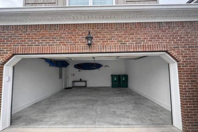 Building Photo - 6843 Village Lake Cir