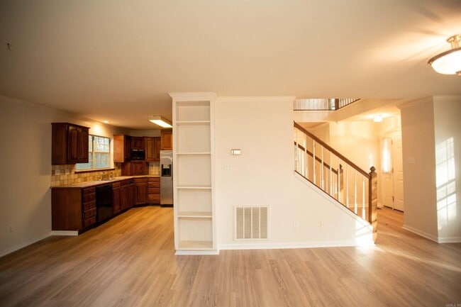 Building Photo - 14 Echo Point