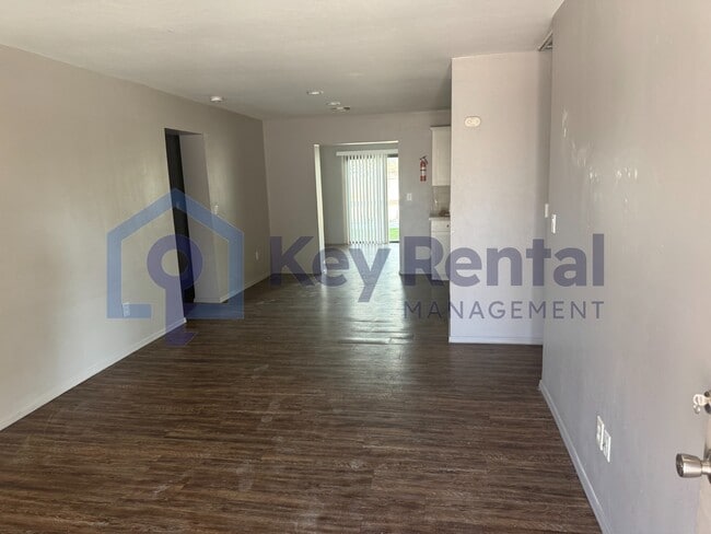 Building Photo - 656 W Hatfield St