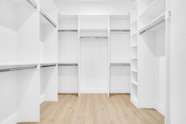 Building Photo - 1711 Nomas St