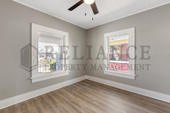 Building Photo - 152 S Estelle St