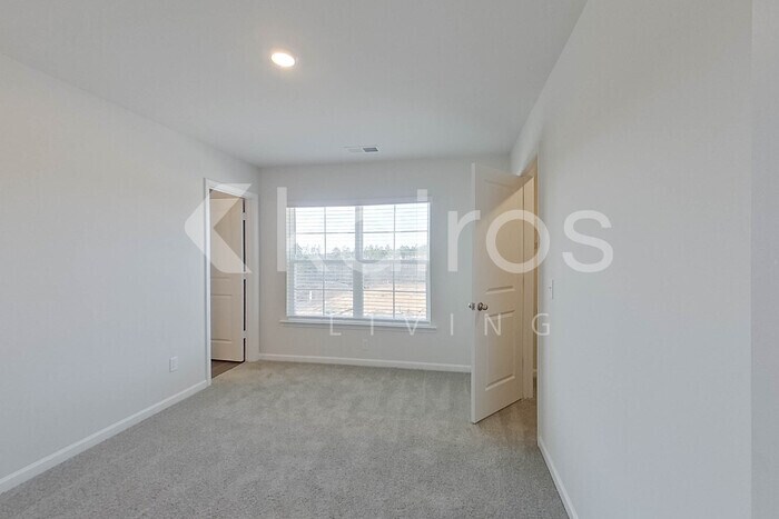 Building Photo - 2253 Banyon Cir