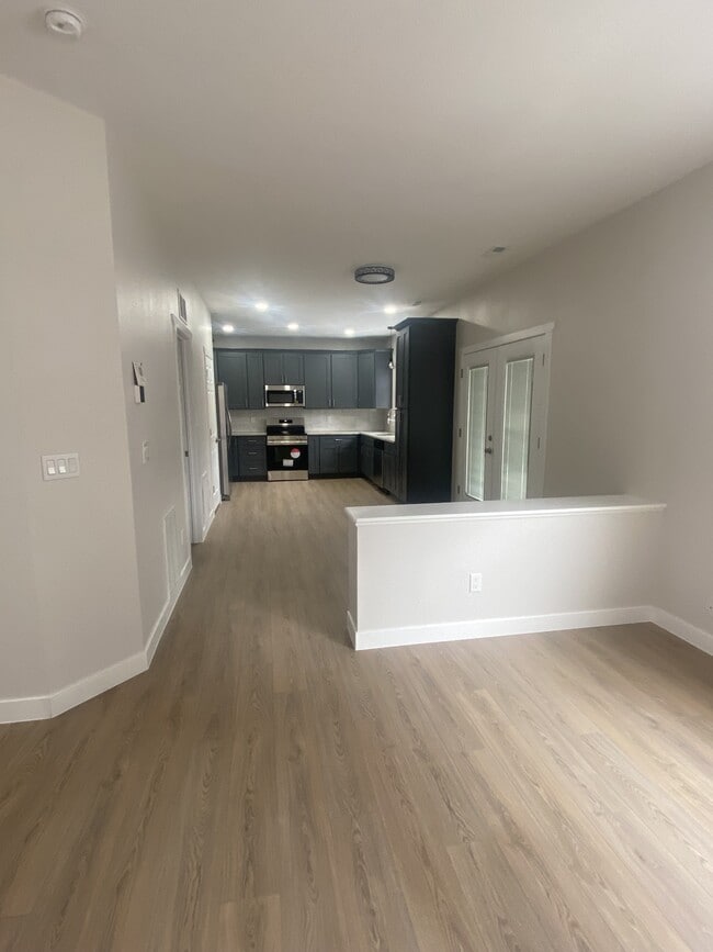 Building Photo - 1341 N Stratton Ave