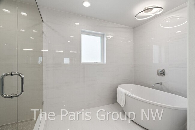 Building Photo - Stunning 2024 Built Downtown Kirkland Luxe Home for Rent! 3br/3.5ba/2410sf