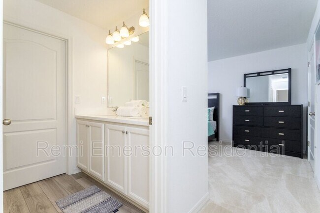 Building Photo - 700 Benoi Dr