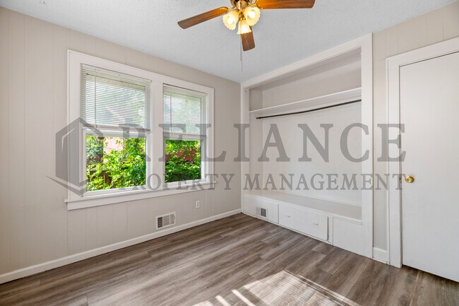 Building Photo - 317 W Kinkaid Ave