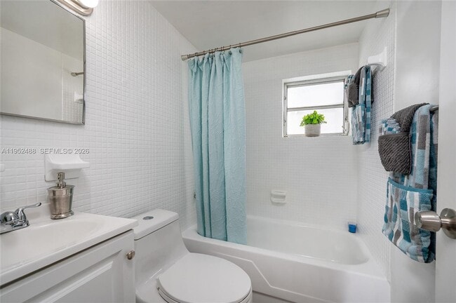 Building Photo - 455 SW 27th Ave