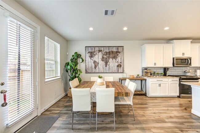 Building Photo - 4210 Peaceful Pines Ln