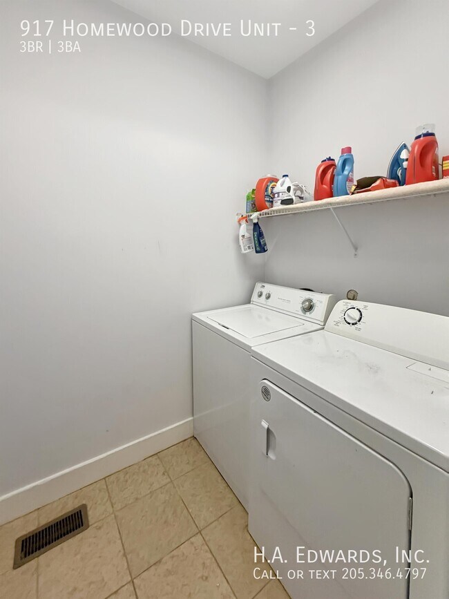 Building Photo - 917 Homewood Dr