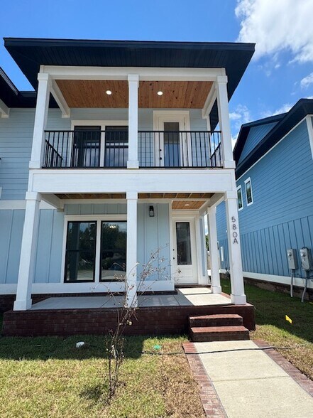 Primary Photo - 580 N De Villiers St