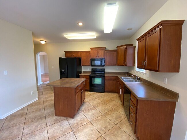 Building Photo - LARGE AND SPACIOUS HOME IN BARTLETT/ARLINGTON