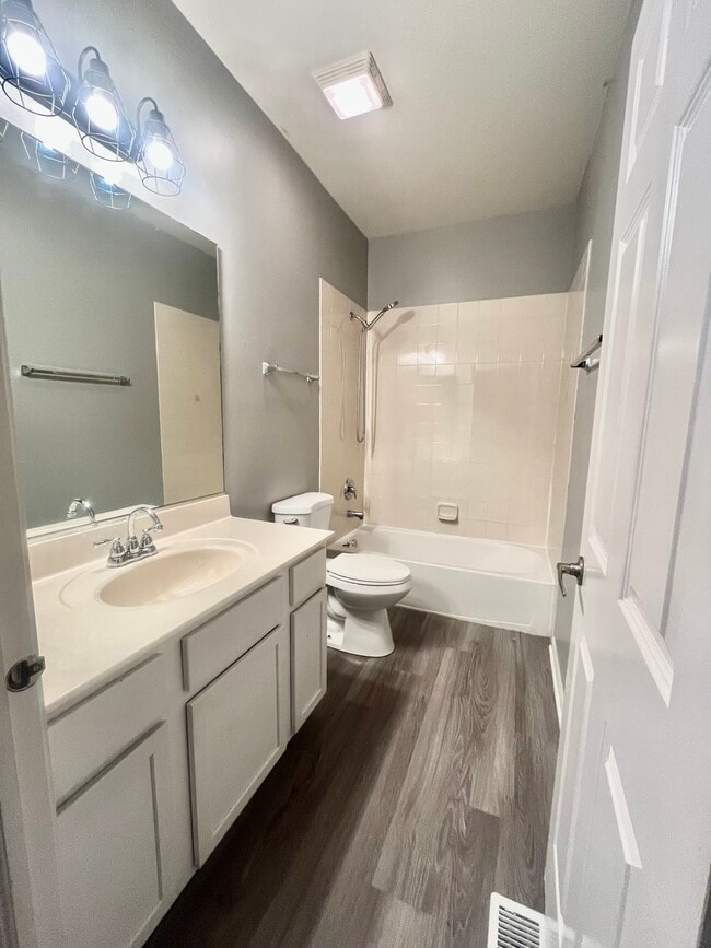 Building Photo - 1900 N Laramie Ave