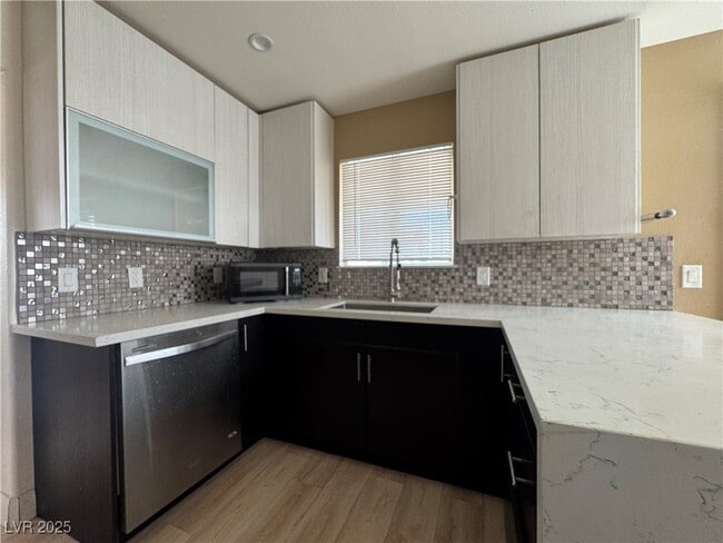 Building Photo - 4454 Bertram Ln