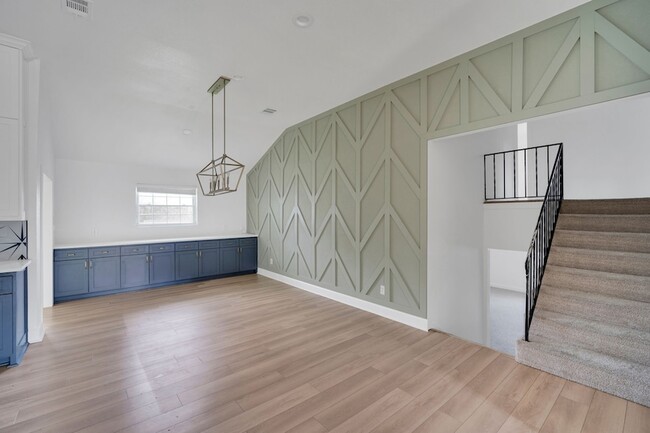 Building Photo - 3301 Yellowstone Dr