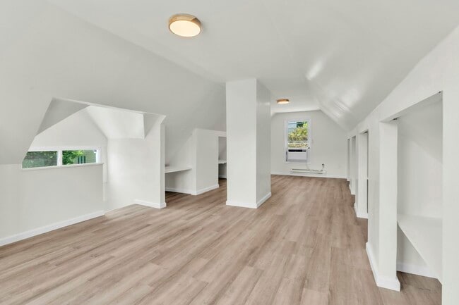 Building Photo - 2220 Hayson Ave