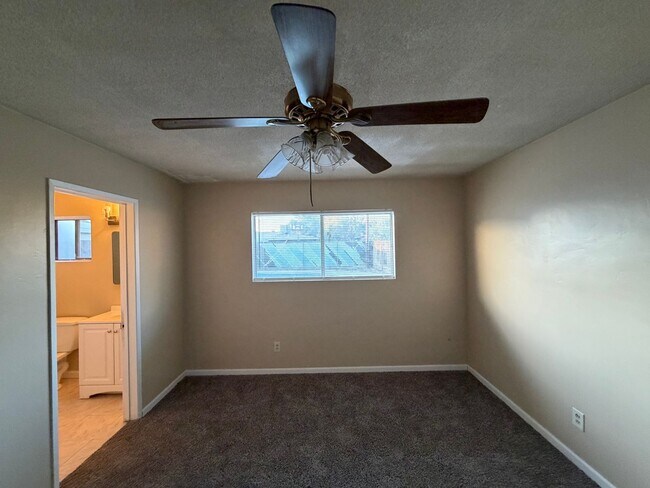 Building Photo - Affordable 3 BD 2 BA house in SW Bakersfield on a corner lot