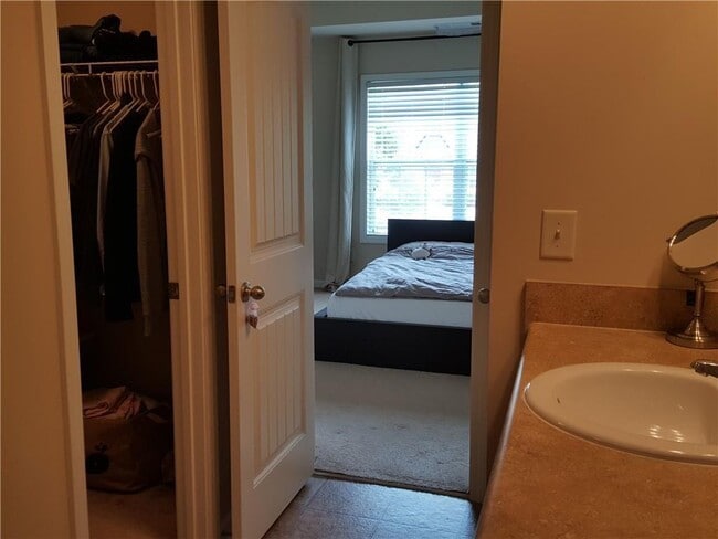 Building Photo - 805 Pleasant Hill Rd