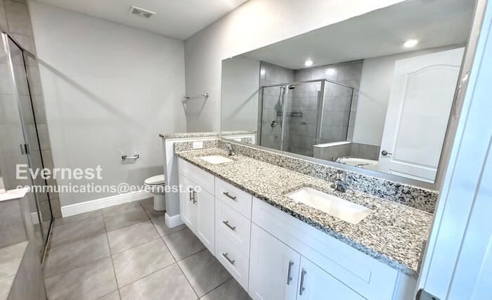 Building Photo - 518 Bristol Cir