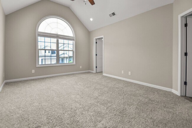 Building Photo - Pet Friendly Four Bedroom!