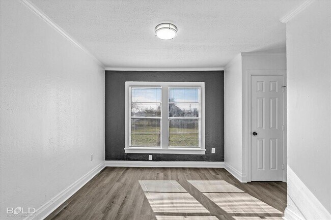 Building Photo - 2400 Broadway Dr